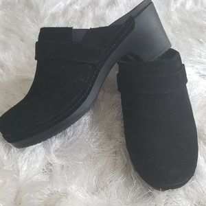 Crocs "SARAH" triple comfort suede clog